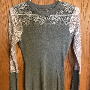 Womans M Venus sweater